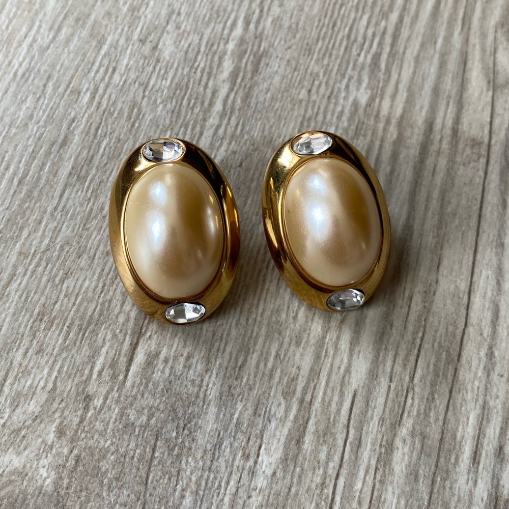 VINTAGE KENNETH JAY LANE PEARL OVAL GOLD CLIP ON EARRINGS CUBIC ZIRCONIA